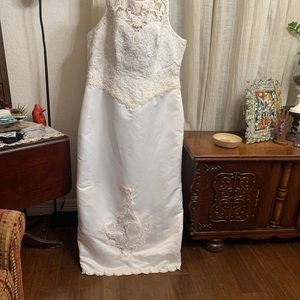 Ivory wedding dress